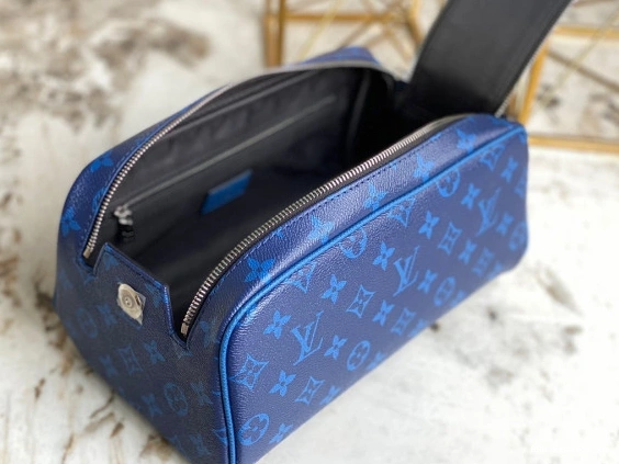 AAA Replica Ru TOILET KIT POUCH VUITTON DOPP LOUIS 0725